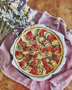 Tarte estivale chèvre tomates courgettes
