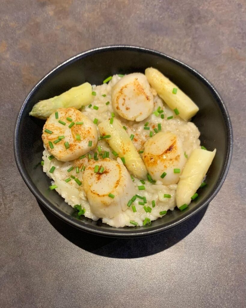 Risotto d’asperges et st jacques poêlées
