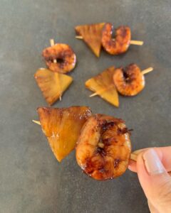 Bouchées aux crevettes et ananas caramélisés