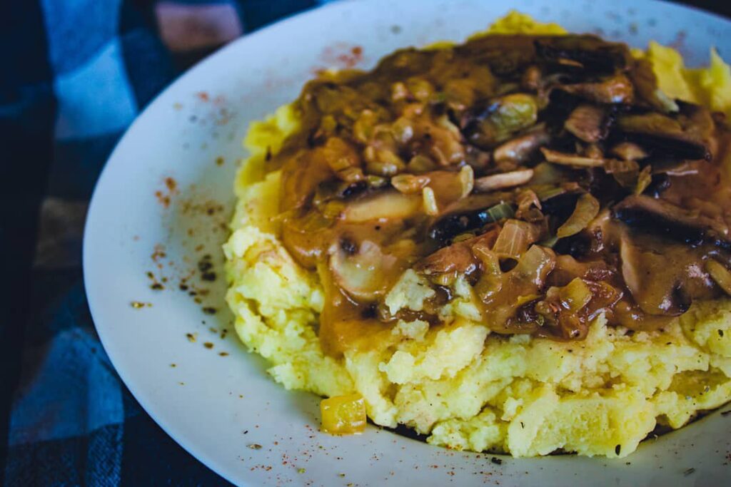 Puree de pomme de terre, sauce gravy champignons