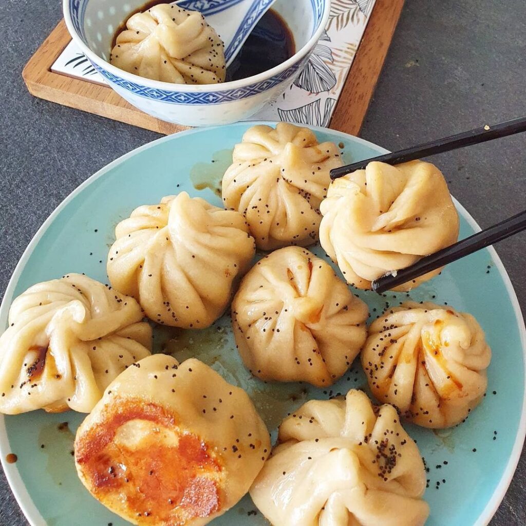 Dumplings farcis de viande hachée, de chair à saucisse, épinards, du gingembre et un peu de l&rsquo;huile de sésame
