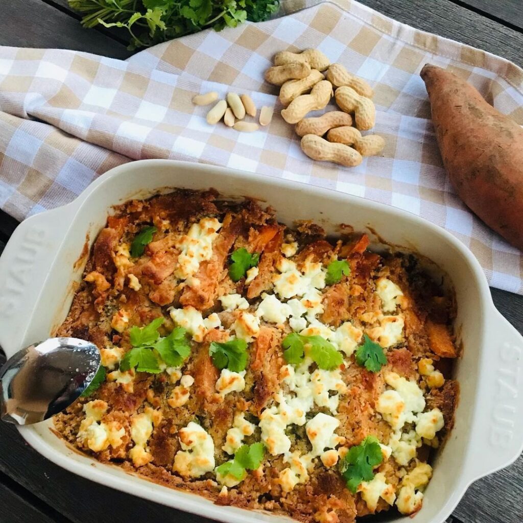 Gratin de patates douces à la fêta et aux cacahuètes