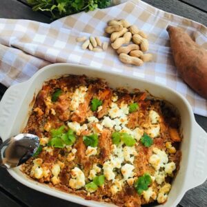 Gratin de patates douces à la fêta et aux cacahuètes