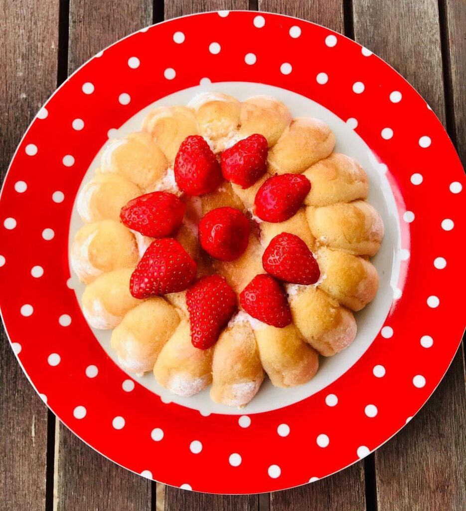 Charlotte légère aux fraises