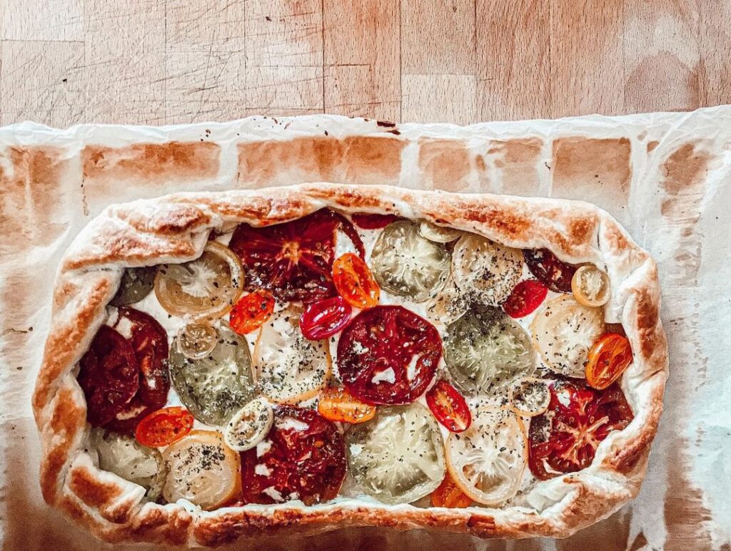 Tarte aux tomates, moutarde et burrata