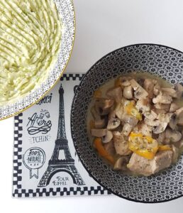 Filet de porc, champignons , poivron  et purée de brocolis pommes de terre