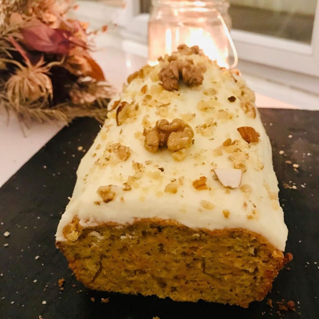 Carrot cake et son glaçage au mascarpone et aux noix