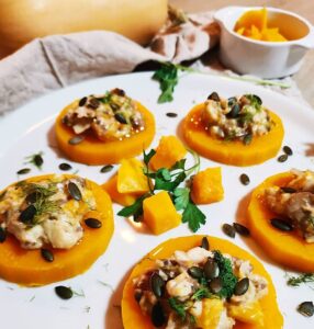 Toasts de butternut au colin et champignons