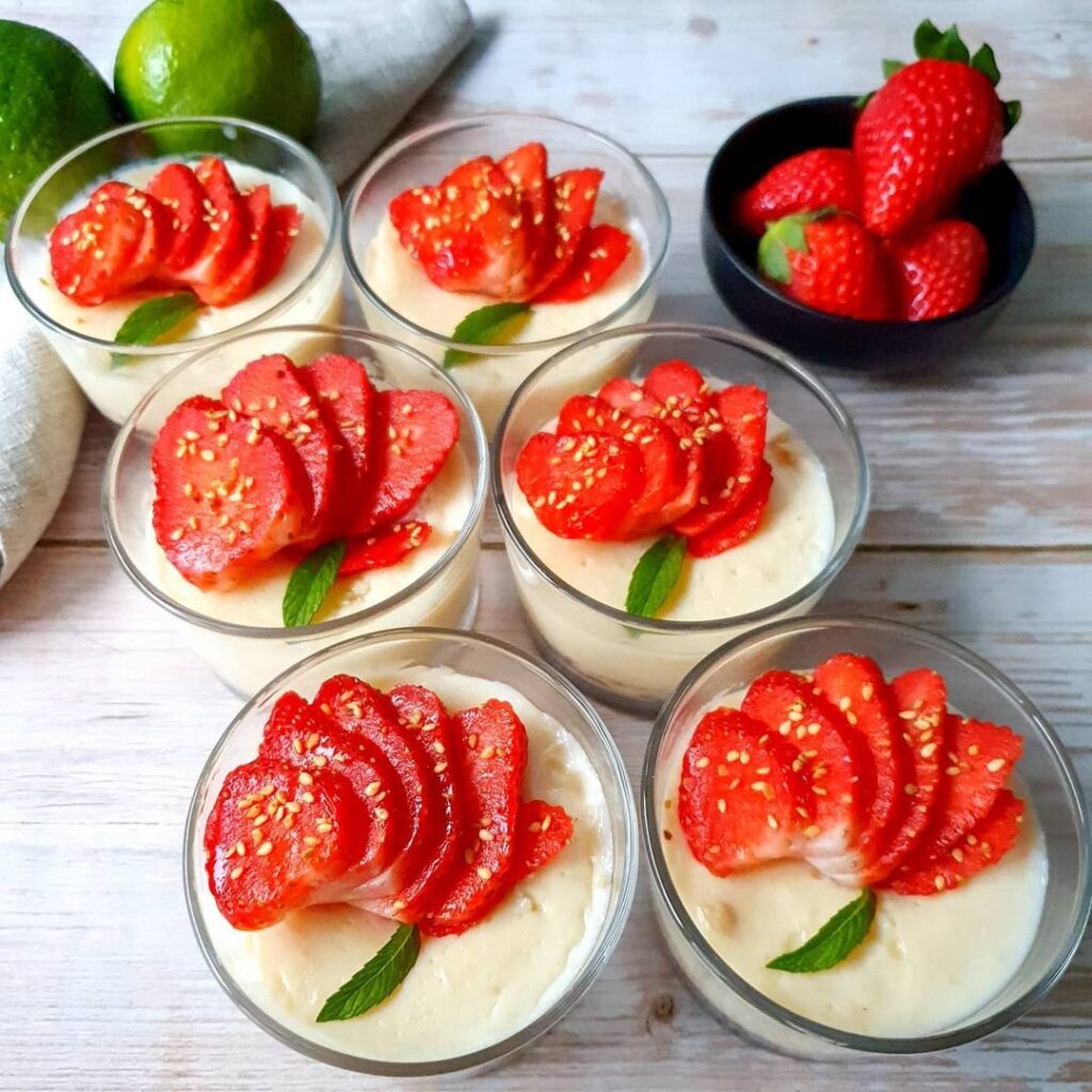 Crèmes citron biscuits & fraises