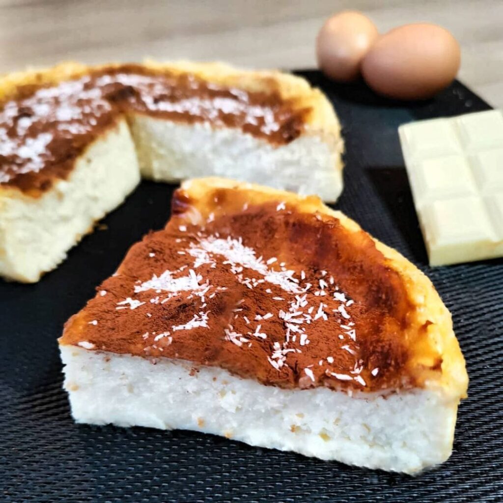 Flan sans pâte au chocolat blanc, noix de coco et cacao