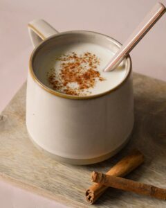 Thé au lait à la cannelle