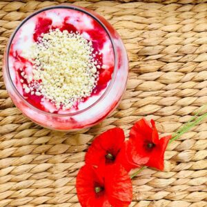 Verrine fromage blanc, fraises & chocolat blanc (en option)
