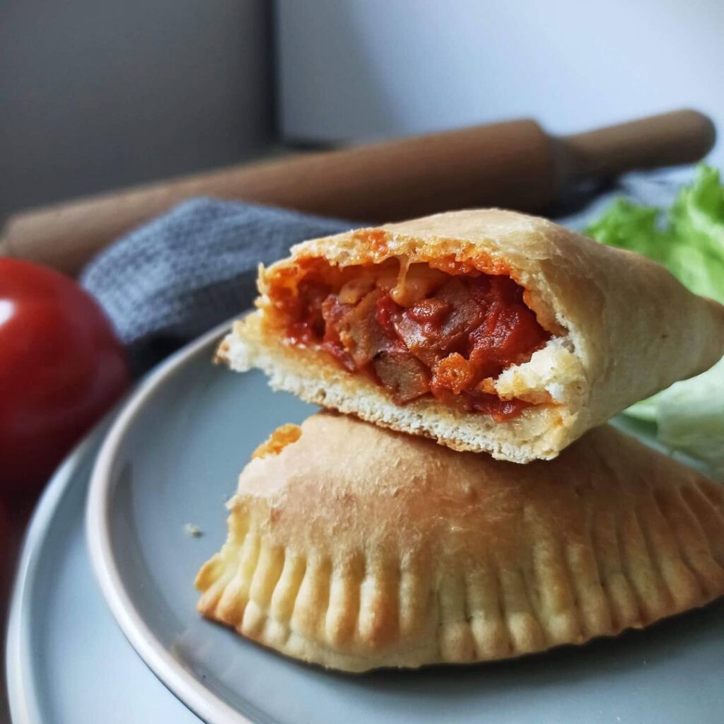 Calzones bolognaise