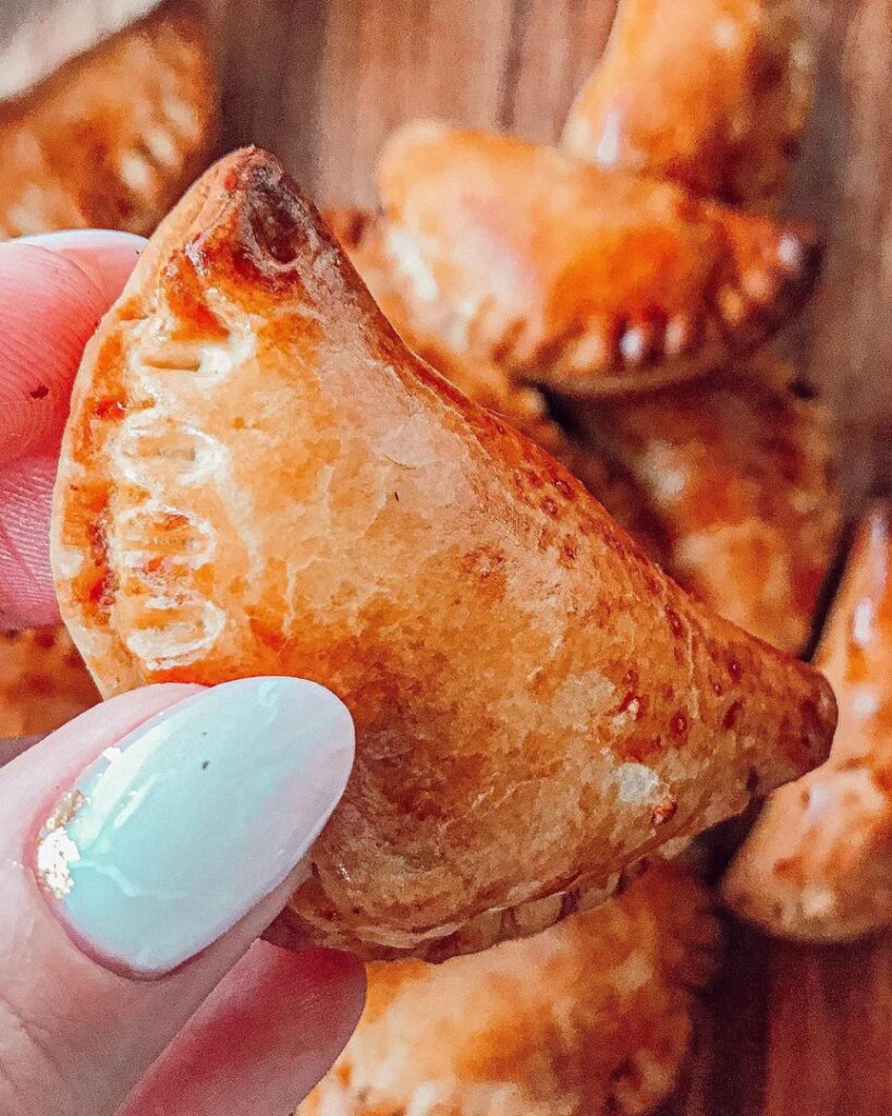 Empanadas poivrons, tomates, thon et oignons