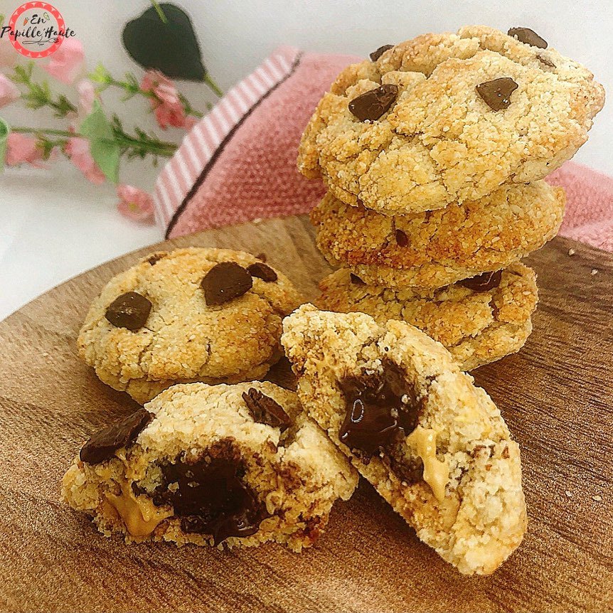 Cookie à l&rsquo;amande fourré à la purée de cacahuètes et chocolat