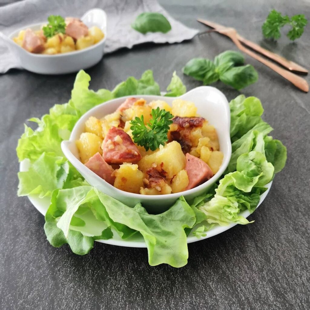 Pommes de terre rissolées à la saucisse de viande