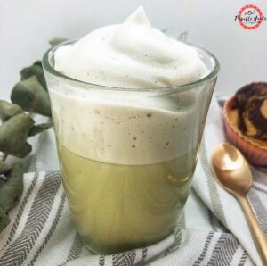 Dalgona matcha glacé