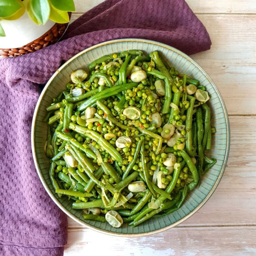 Poêlée de haricots verts fèves et petits pois