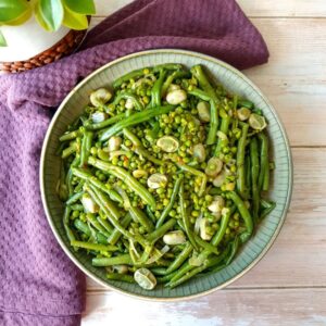 Poêlée de haricots verts fèves et petits pois