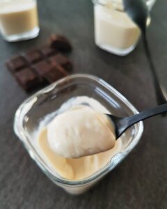 Crèmes vanille express à la casserole et sans œufs