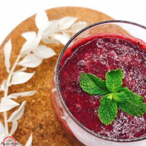 Smoothie aux fruits rouges et à la menthe