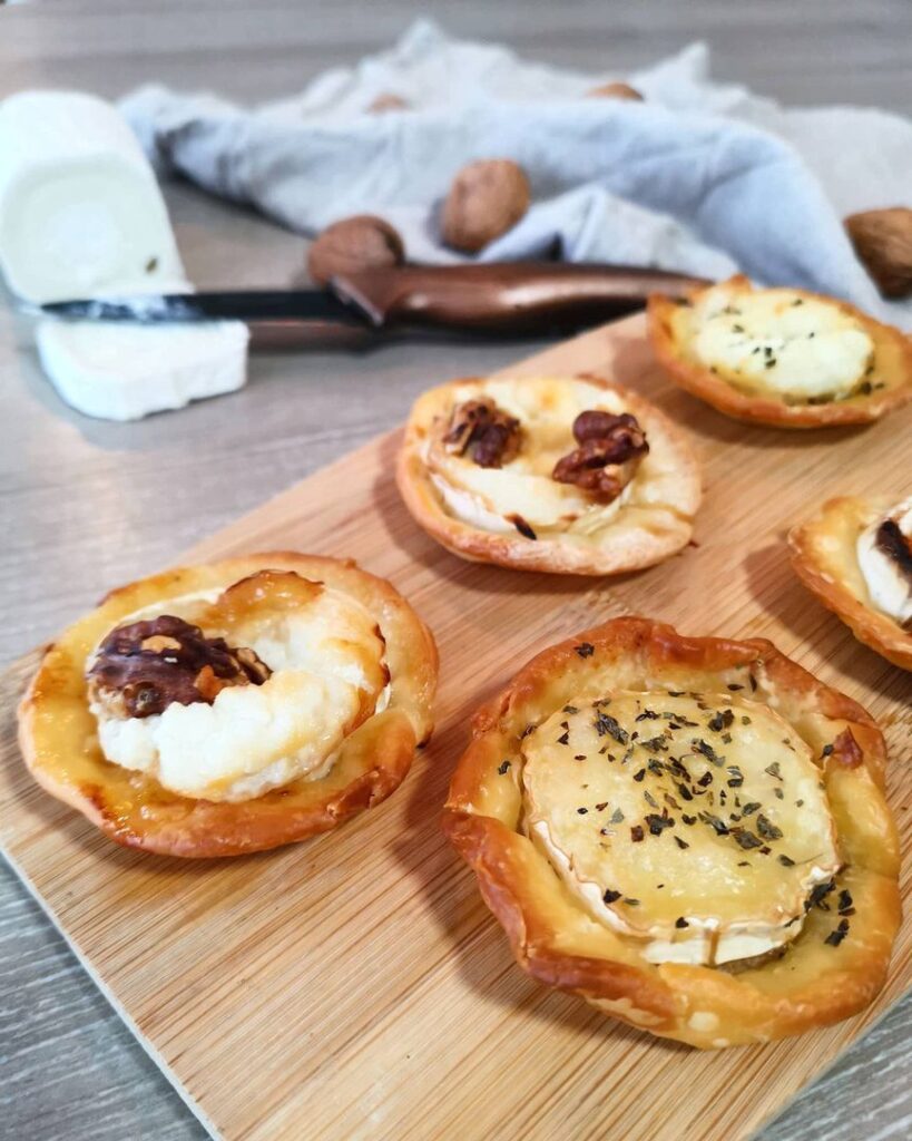Mini pizzas chèvre noix miel express