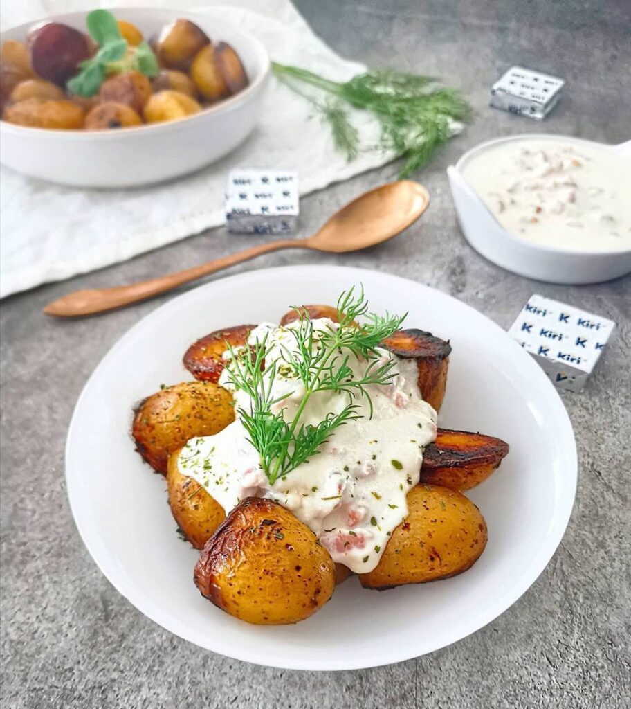Pommes de terre grenaille, lardons et sauce crémeuse kiri®