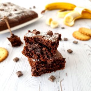 Brownie banane sans beurre, sans sucre, ultra moelleux et fondant !