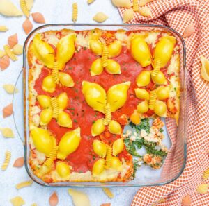 Gratinado de macarrão-borboleta