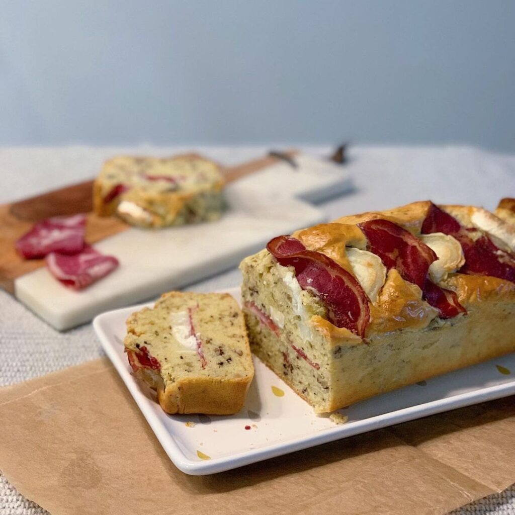 Cake salé pancetta/chèvre/miel
