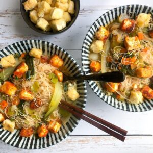 Soupe asiatique au tofu croustillant