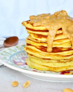 Pancakes au fromage blanc x sauce aux cacahuètes