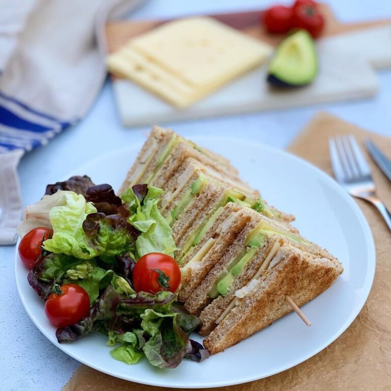 Club sandwich poulet et avocat Club sandwich poulet et avocat