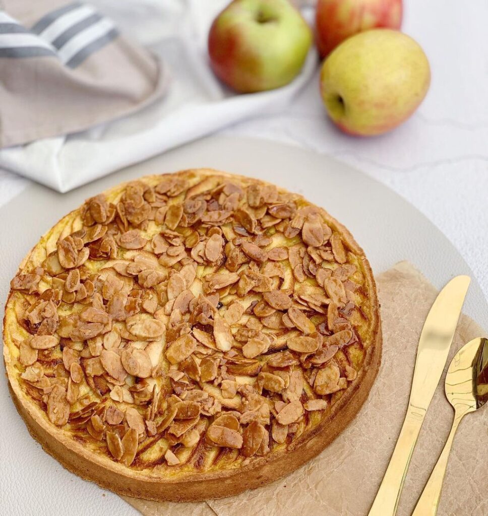 Tarte aux pommes et amandes caramélisées