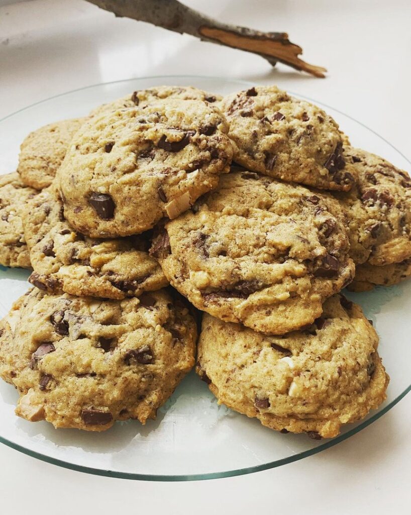 Cookies aux trois chocolats et noisettes