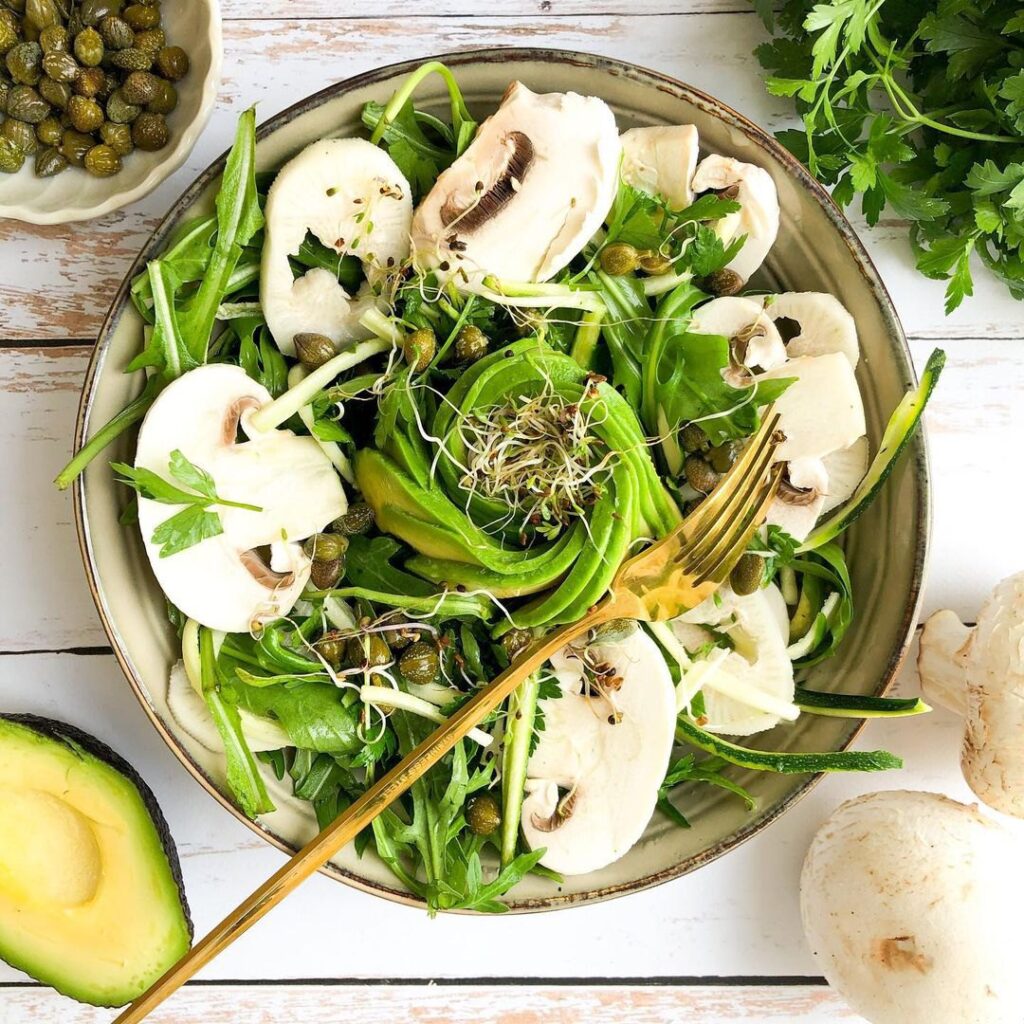 Salade crue verte et blanche