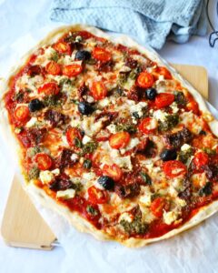 Pizza maison au pesto et gorgonzola