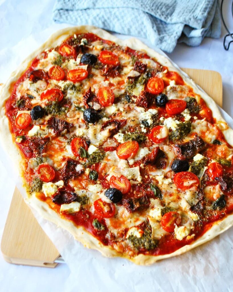 Pizza maison au pesto et gorgonzola