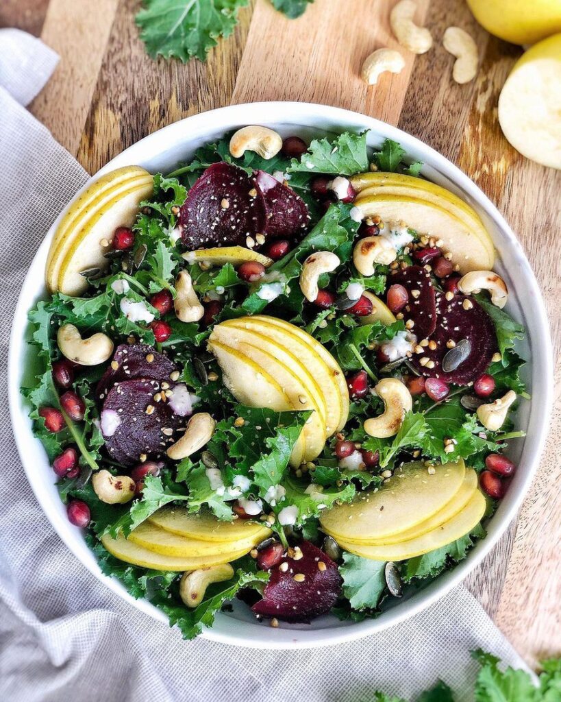 Salade au chou kale, pommes & grenade