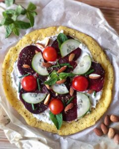 Pizza façon polenta aux crudités