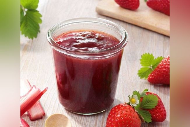 Confiture à la rhubarbe maison