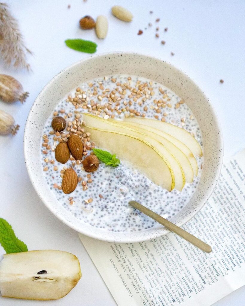 Chia pudding poire et lait de coco