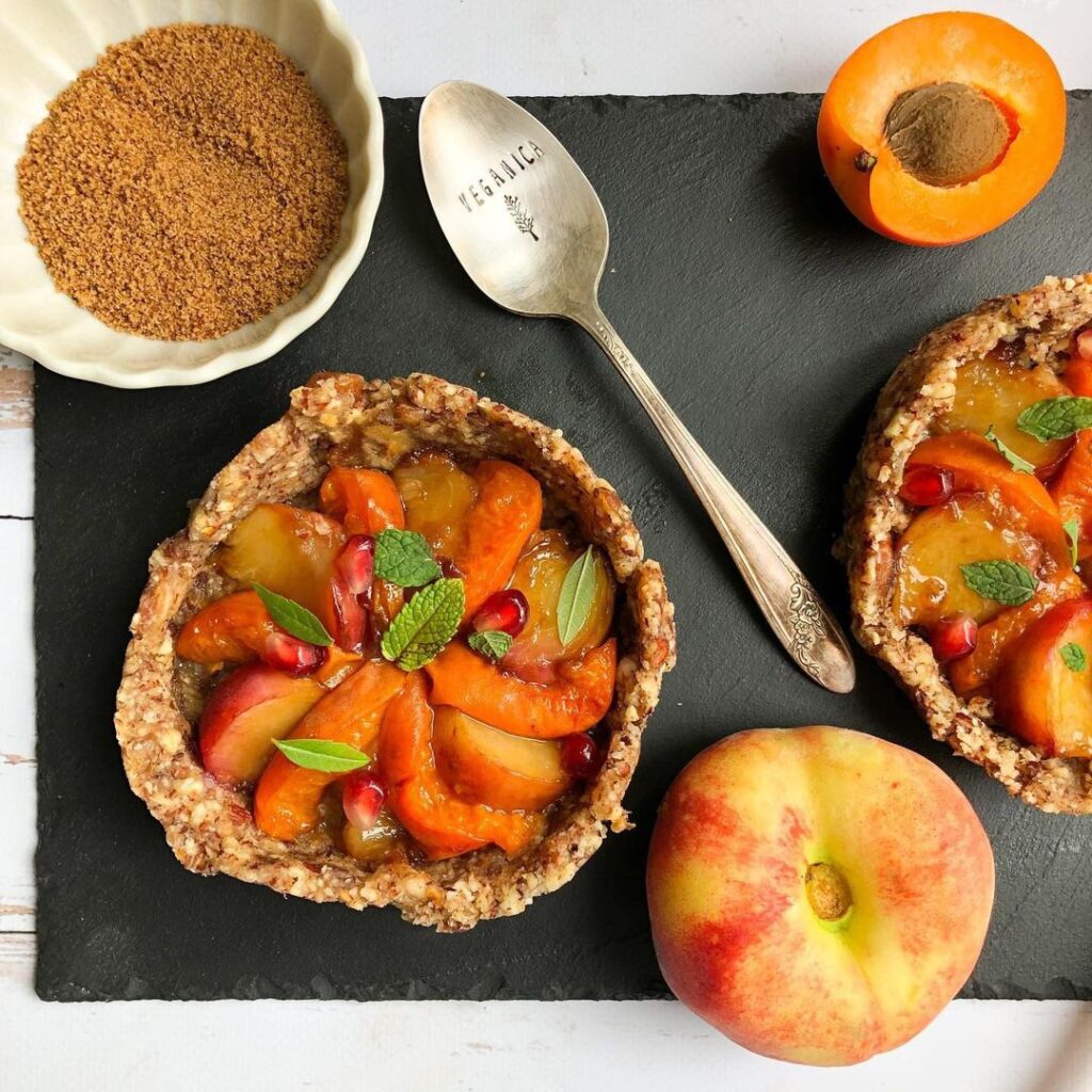 Tarte abricots et pêches rôtis sur pâte crue