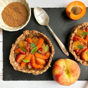 Tarte abricots et pêches rôtis sur pâte crue