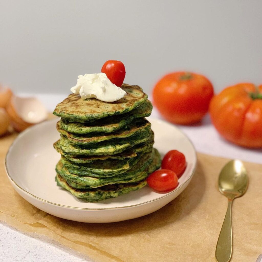 Tour de pancakes salés aux épinards