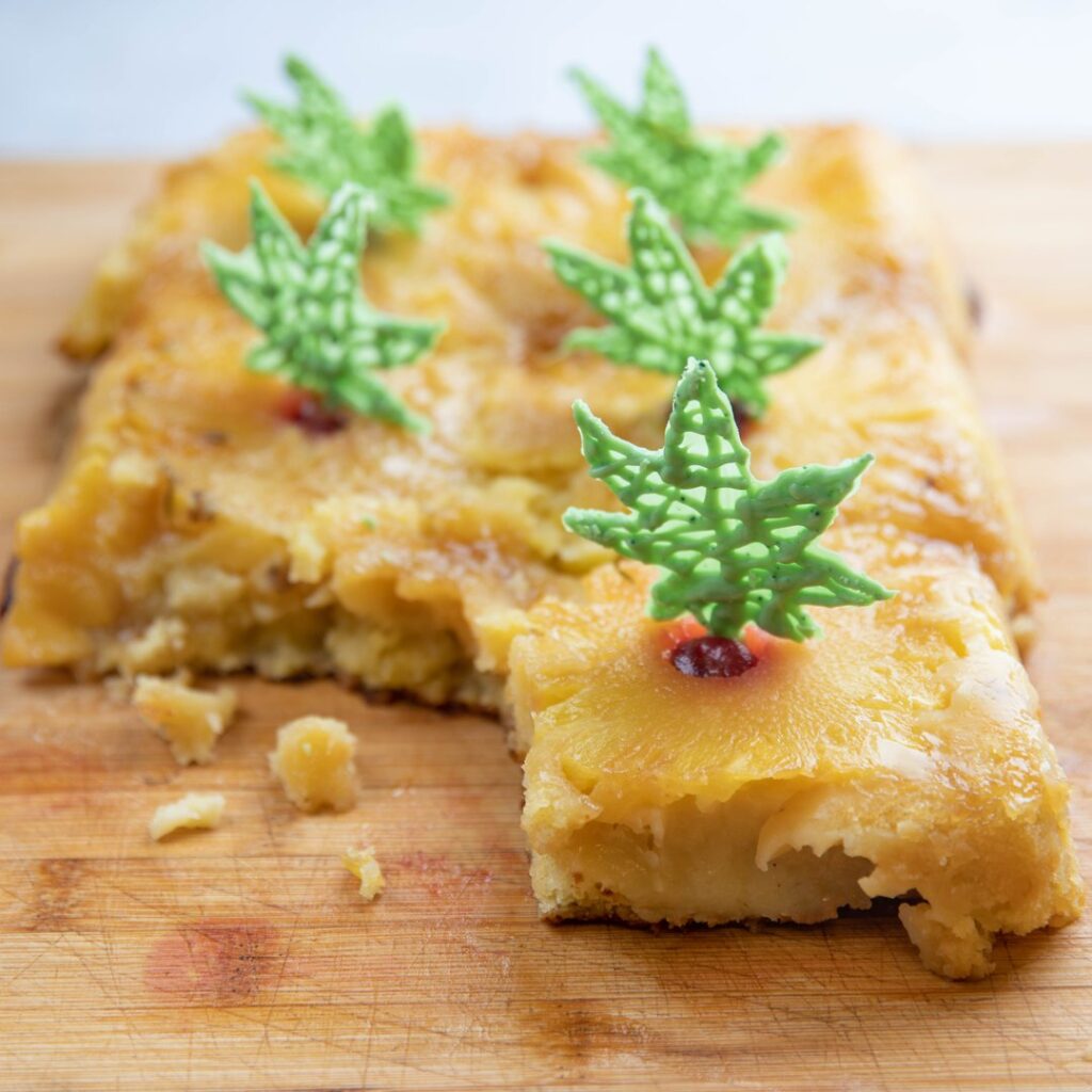 Torta de abacaxi com CBD
