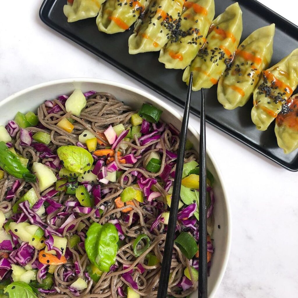 Salade froide de nouilles sobas