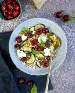 Salade d’orge, courgettes & cerise