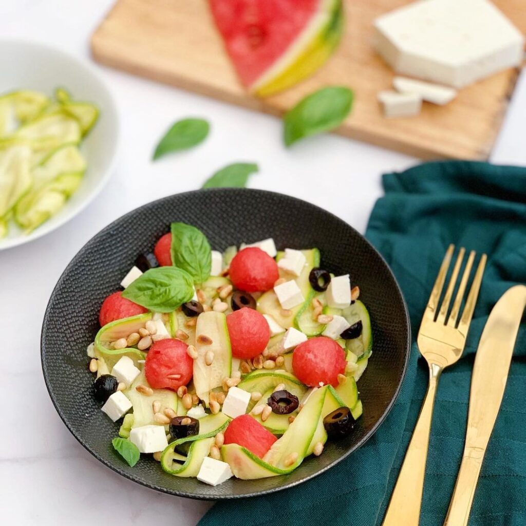 La salade fraîcheur aux courgettes, pastèque, fêta