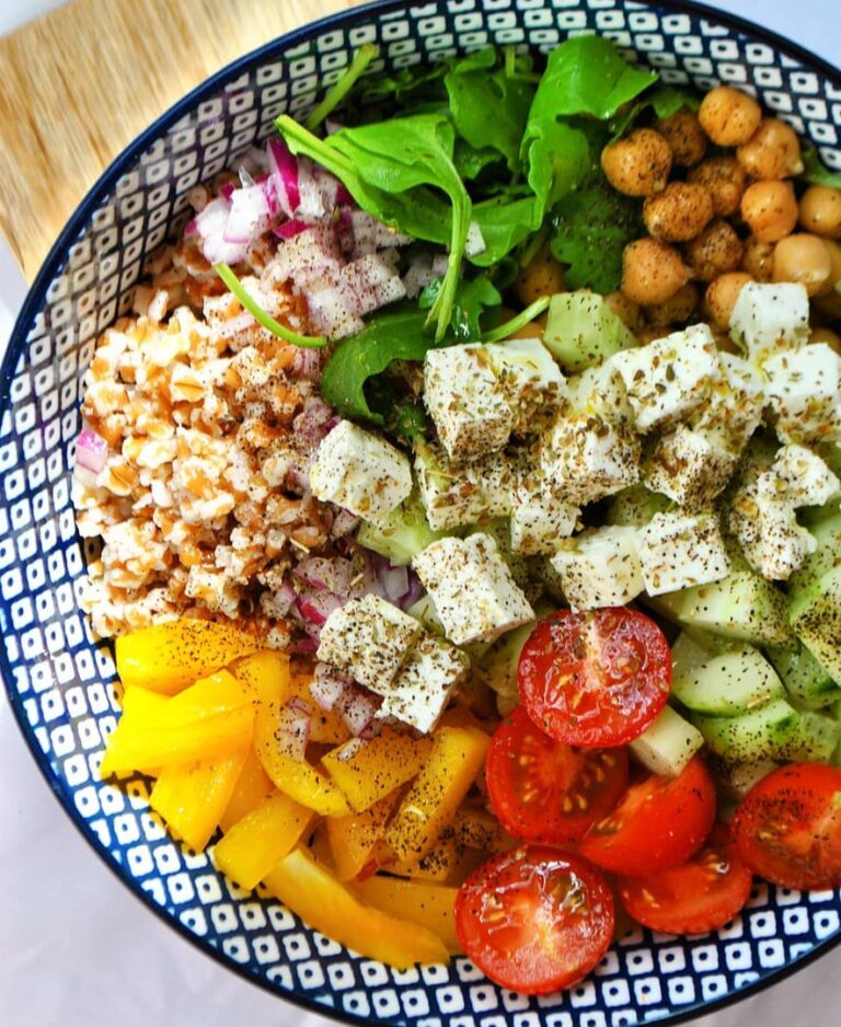 Salade grecque complète petit épeautre et pois chiches